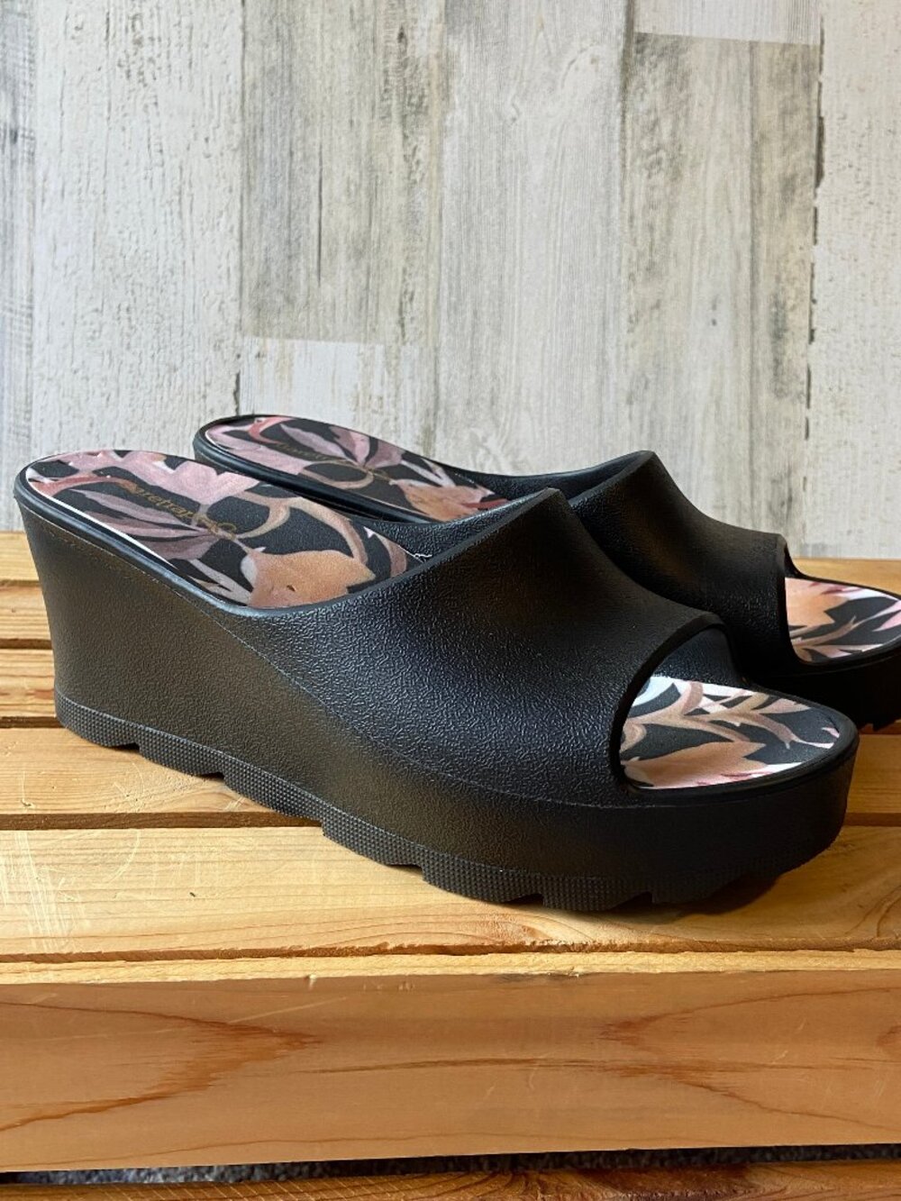 BareTraps Womens Size 8 Blayke Open Toe Wedge Sandals Black Shoes EVA